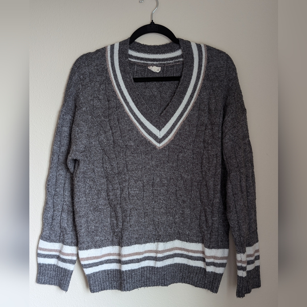 Hem and Thread Charcoal and White V-neck Sweater Size S